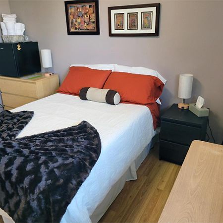 אדמונטון The Dewberry Homestay B&B מראה חיצוני תמונה