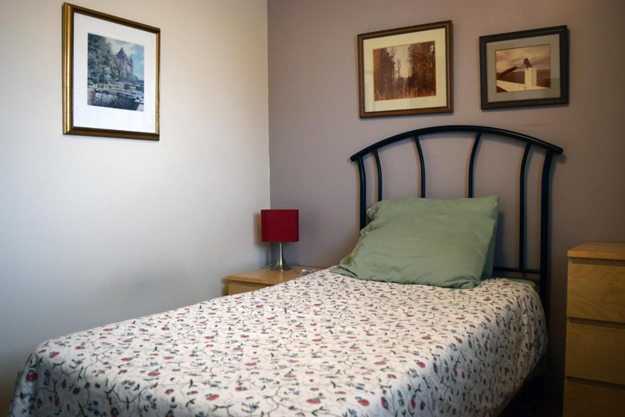 אדמונטון The Dewberry Homestay B&B מראה חיצוני תמונה