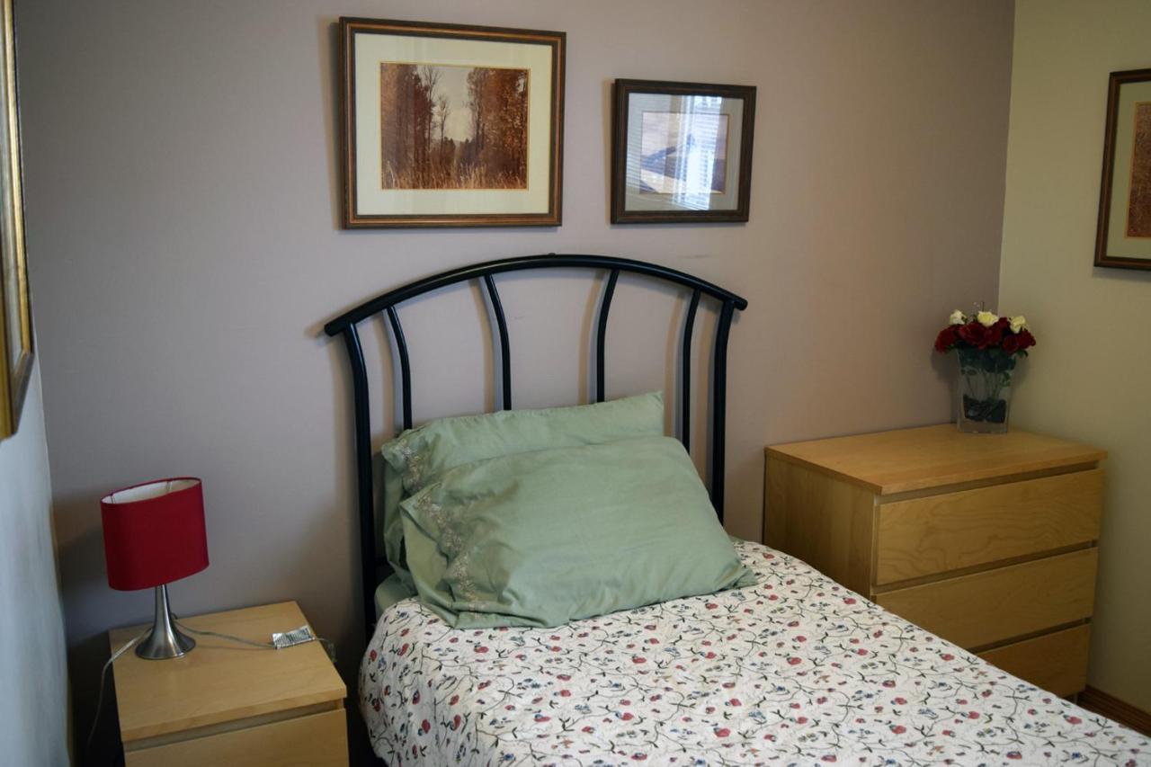 אדמונטון The Dewberry Homestay B&B מראה חיצוני תמונה