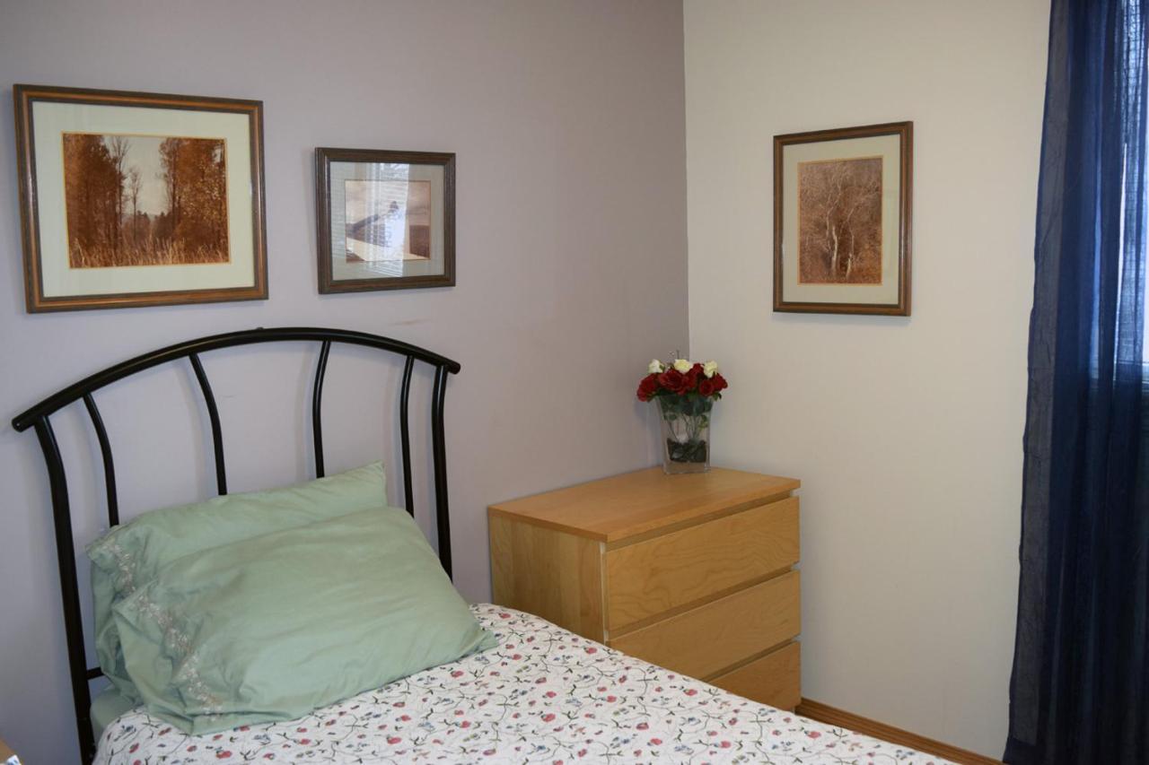 אדמונטון The Dewberry Homestay B&B מראה חיצוני תמונה