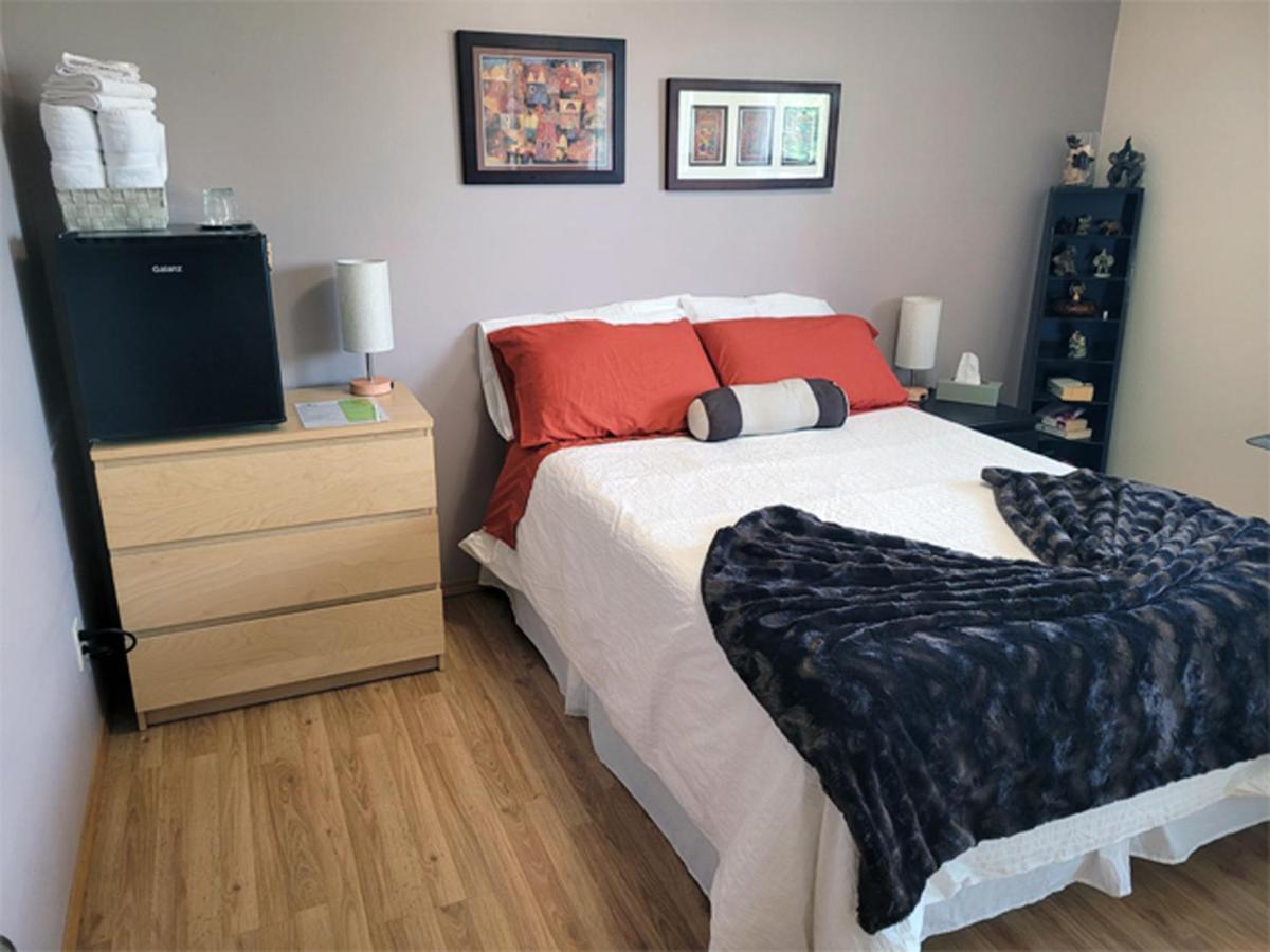 אדמונטון The Dewberry Homestay B&B מראה חיצוני תמונה