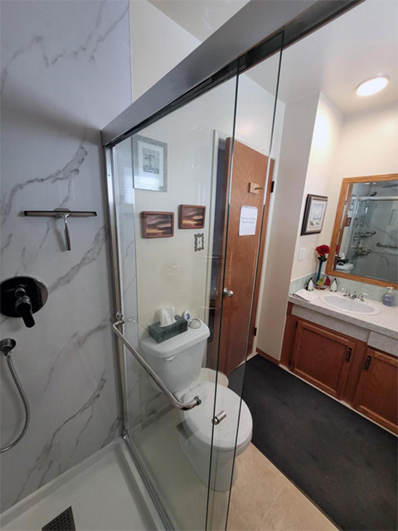 אדמונטון The Dewberry Homestay B&B מראה חיצוני תמונה